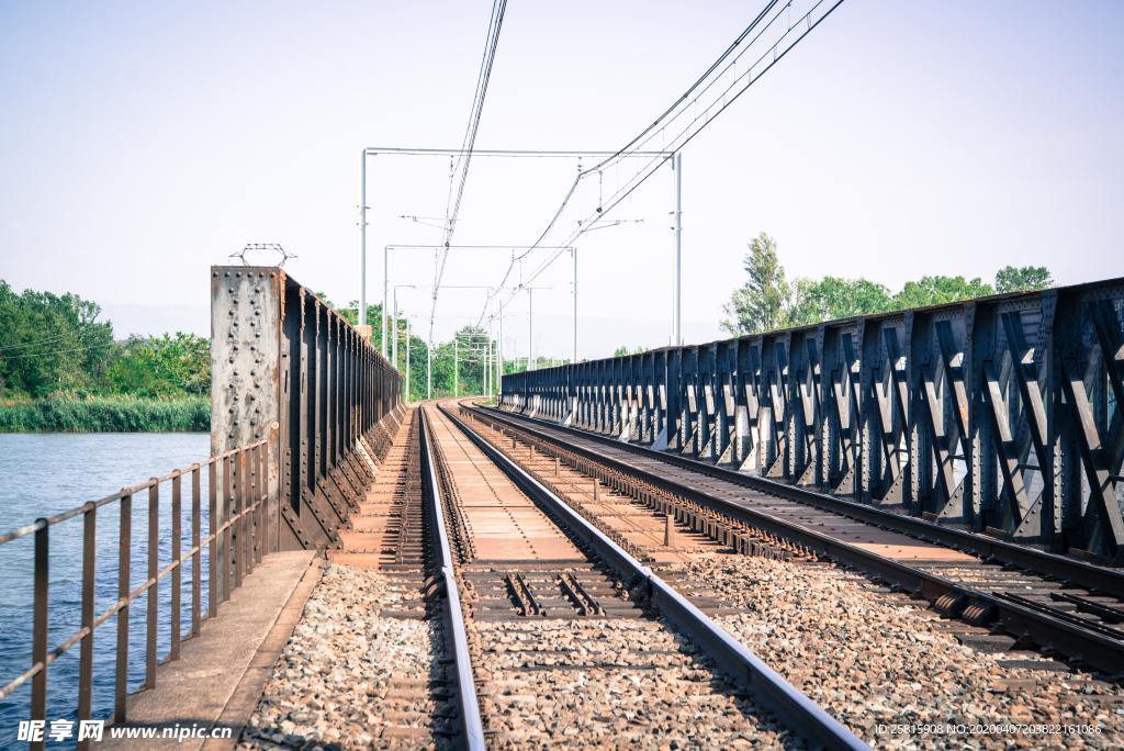 铁路铁轨轨道图片