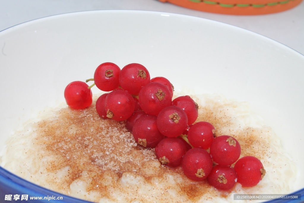 美味布丁甜品图片