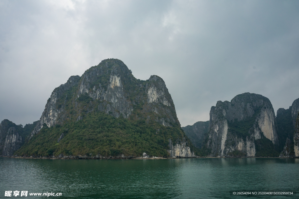 山川 湖泊 倒影