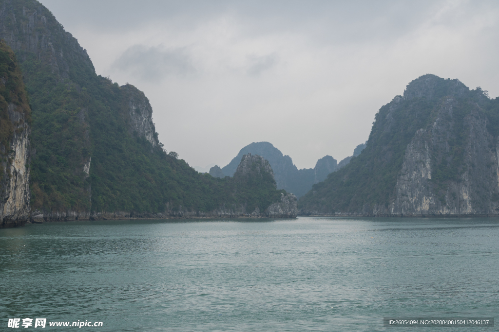 山川 湖泊 倒影