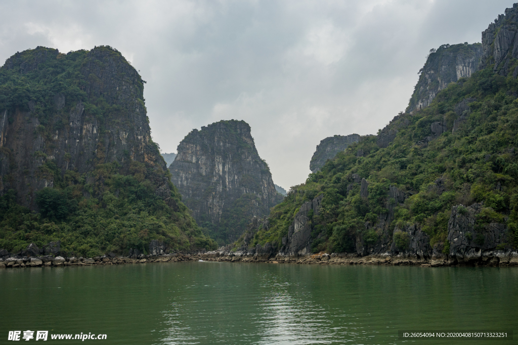 山川 湖泊 倒影