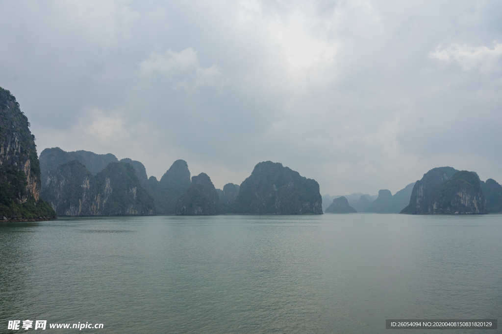 山川 湖泊 倒影