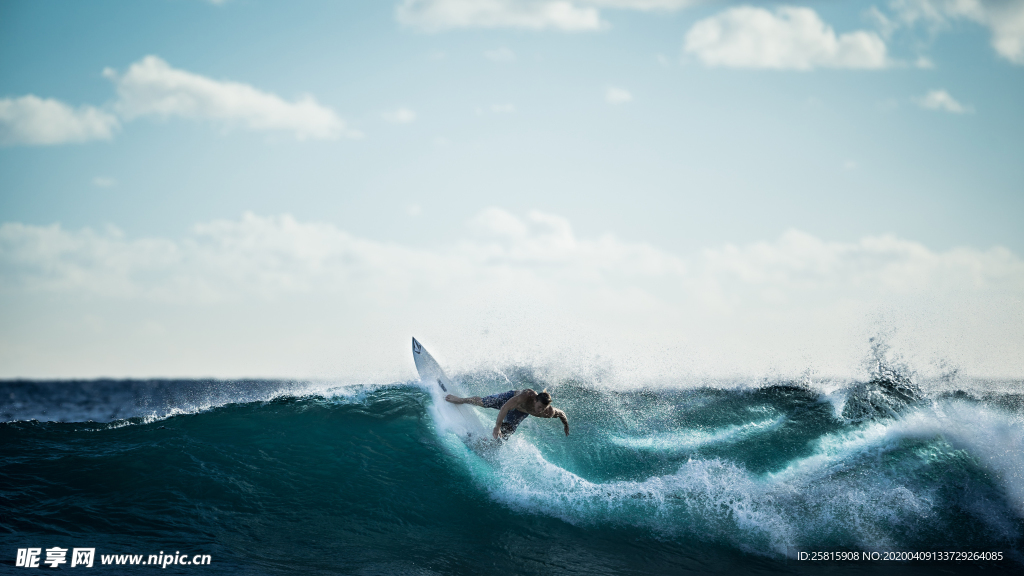冲浪海上运动图片