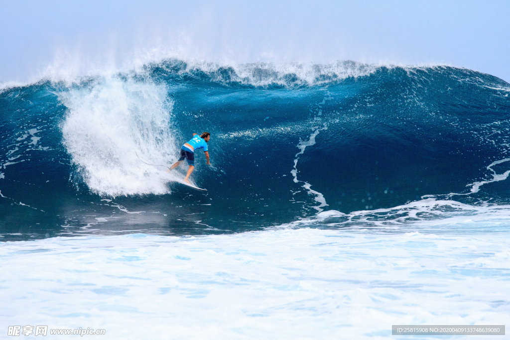 冲浪海上运动图片