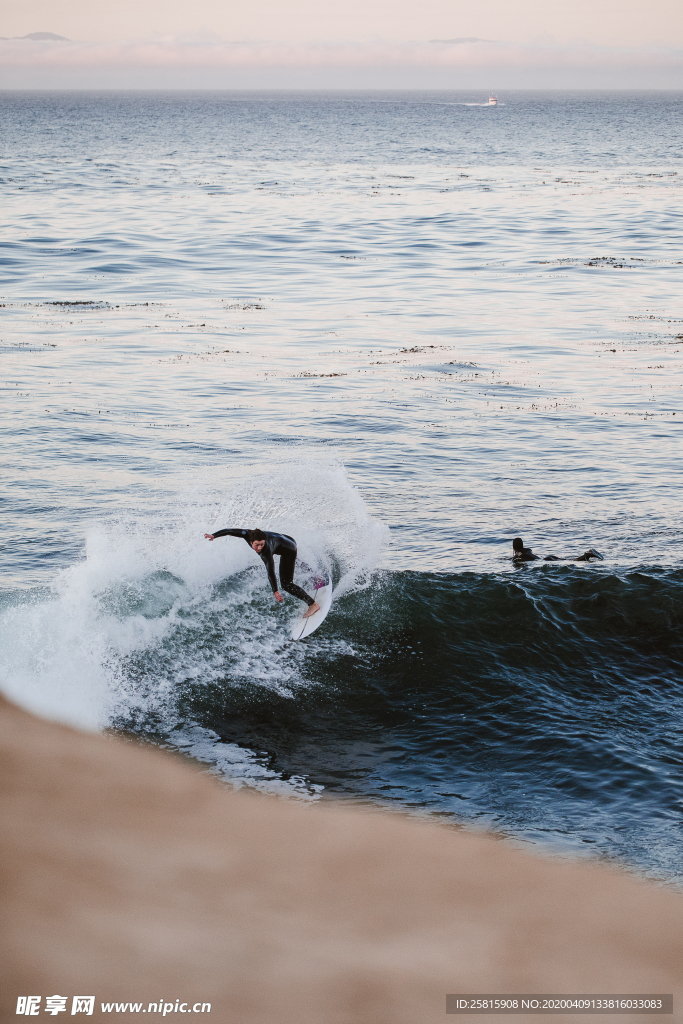 冲浪海上运动图片
