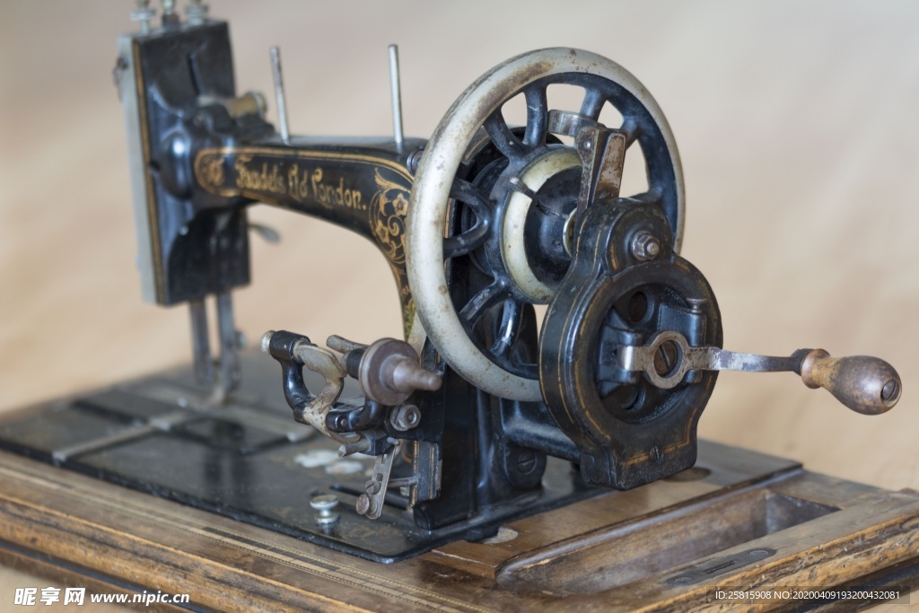 缝纫机机头机针机座图片