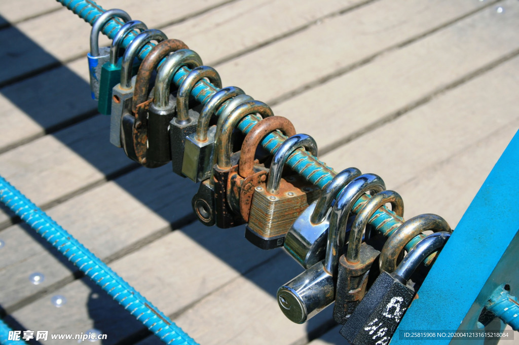 栅栏篱笆木栏围栏围墙图片