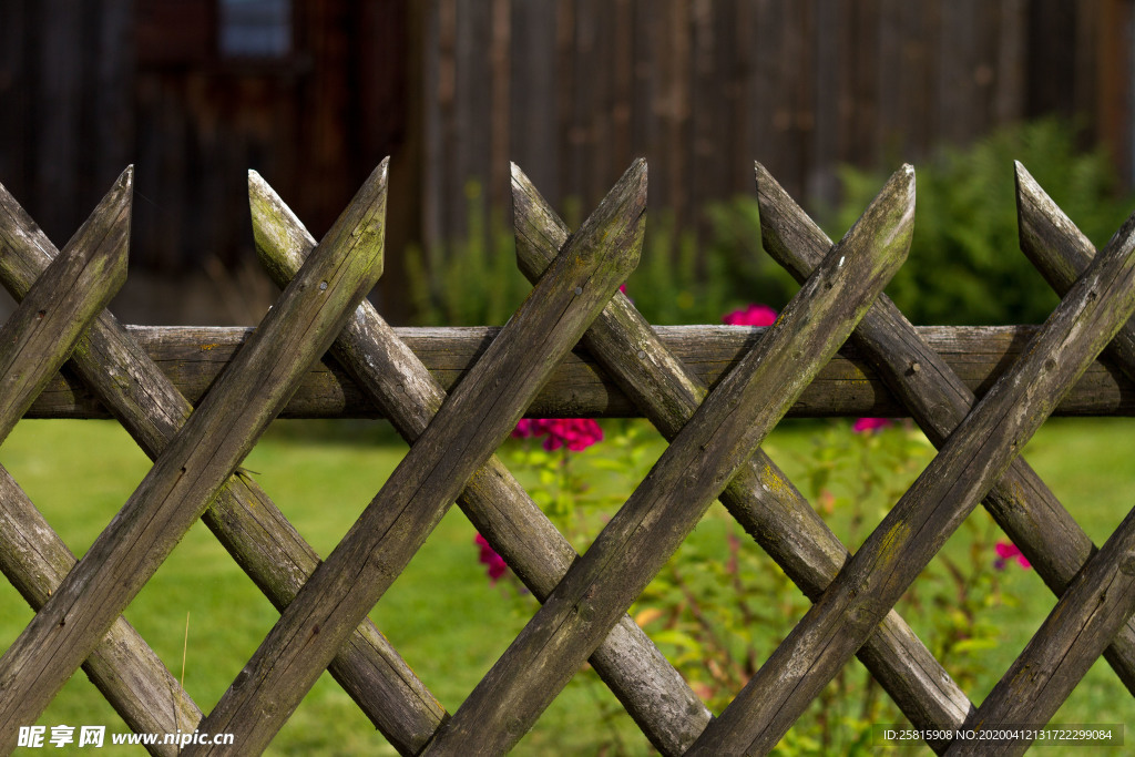 栅栏篱笆木栏围栏围墙图片