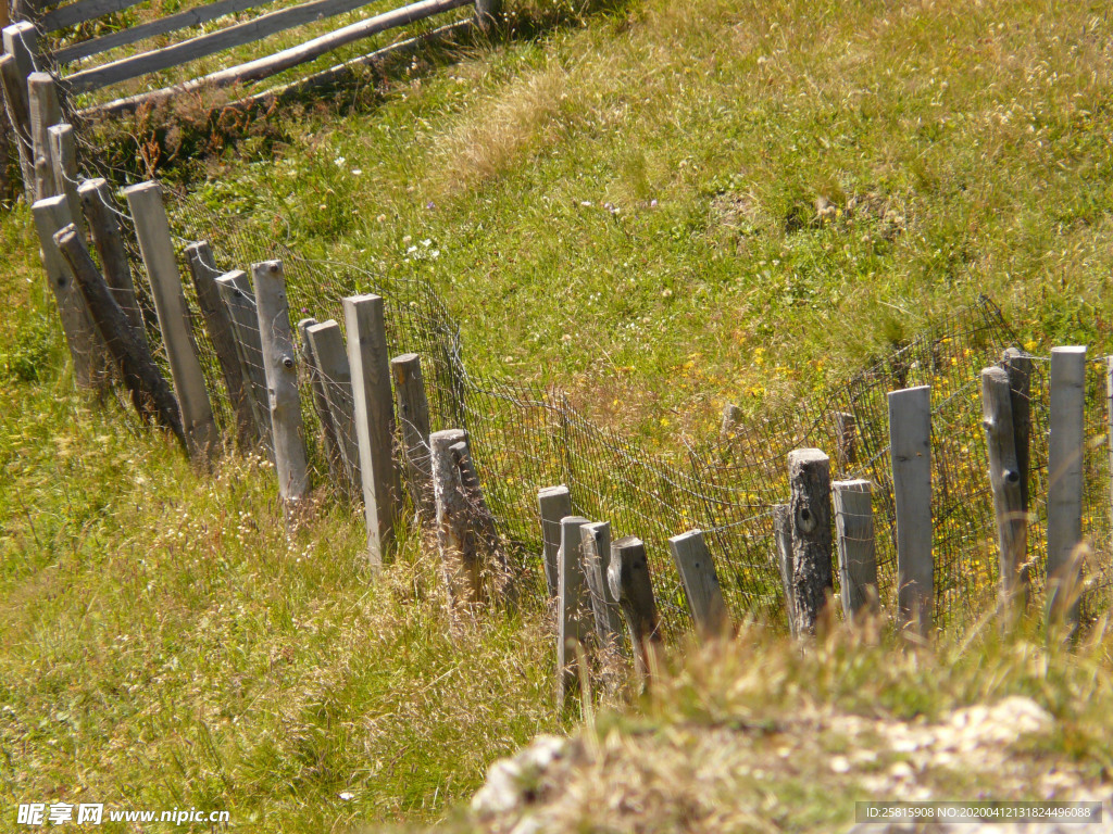 栅栏篱笆木栏围栏围墙图片