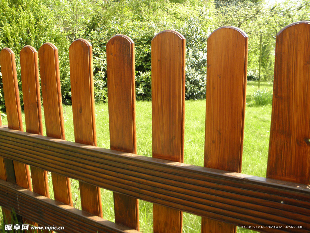栅栏篱笆木栏围栏围墙图片
