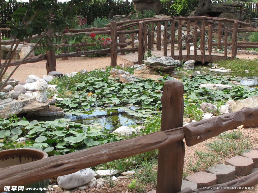 栅栏篱笆木栏围栏围墙图片