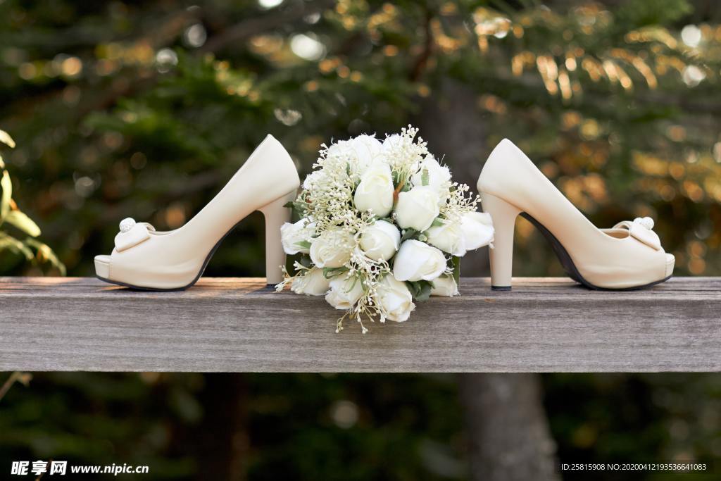 高跟鞋高跟靴高底鞋图片