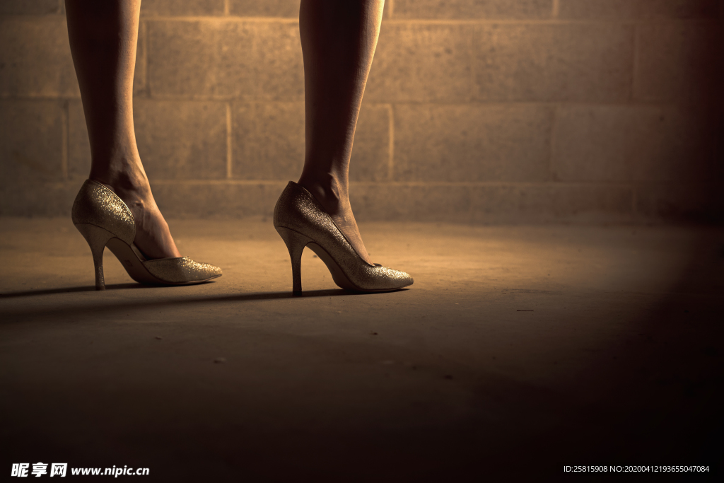 高跟鞋高跟靴高底鞋图片