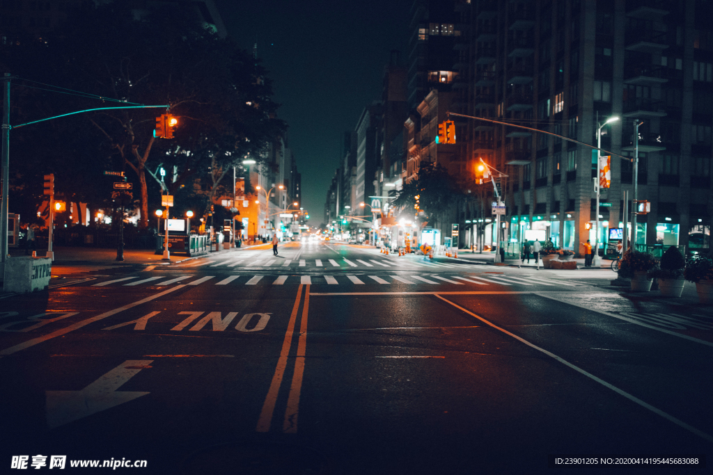 城市道路夜景