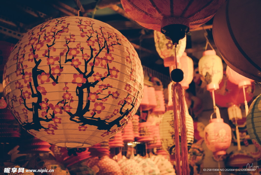 灯笼彩灯图片