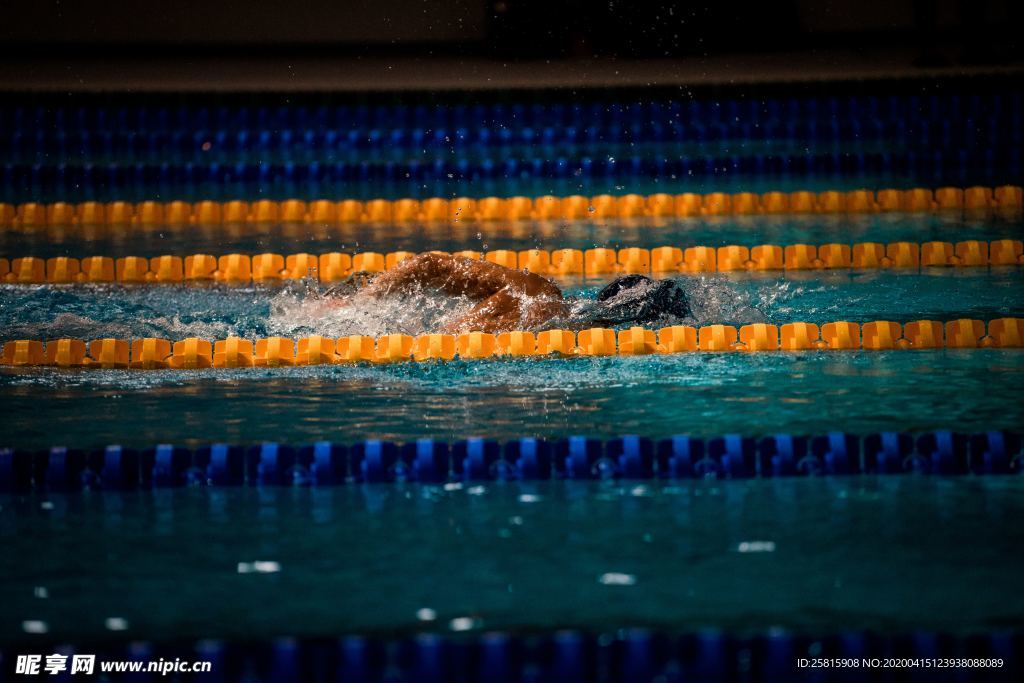 游泳运动图片