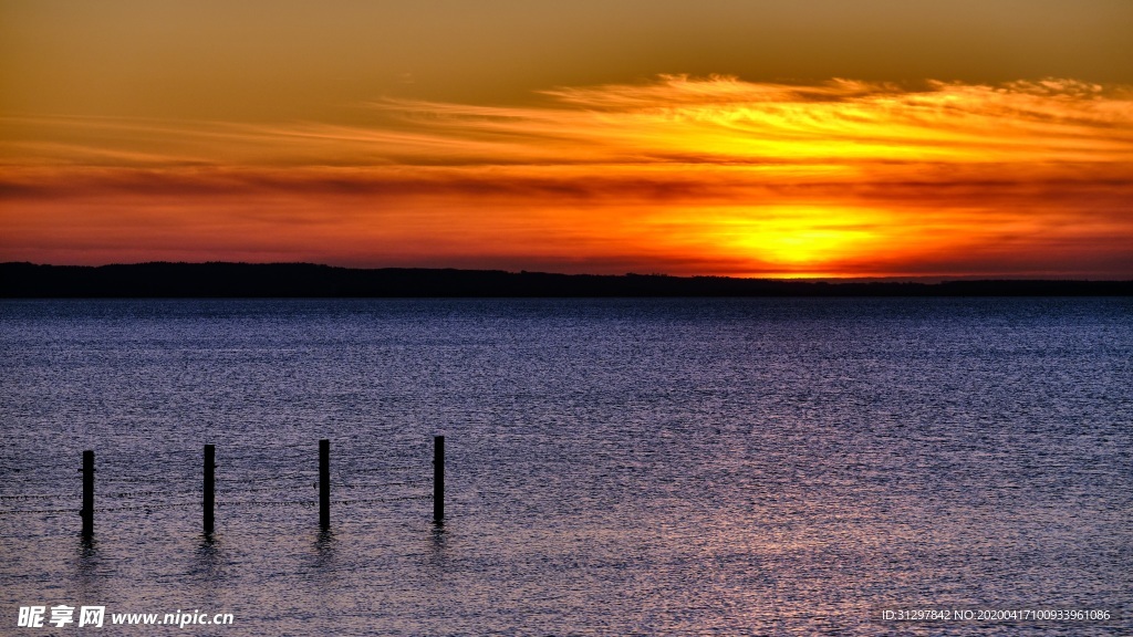 海平线的夕阳