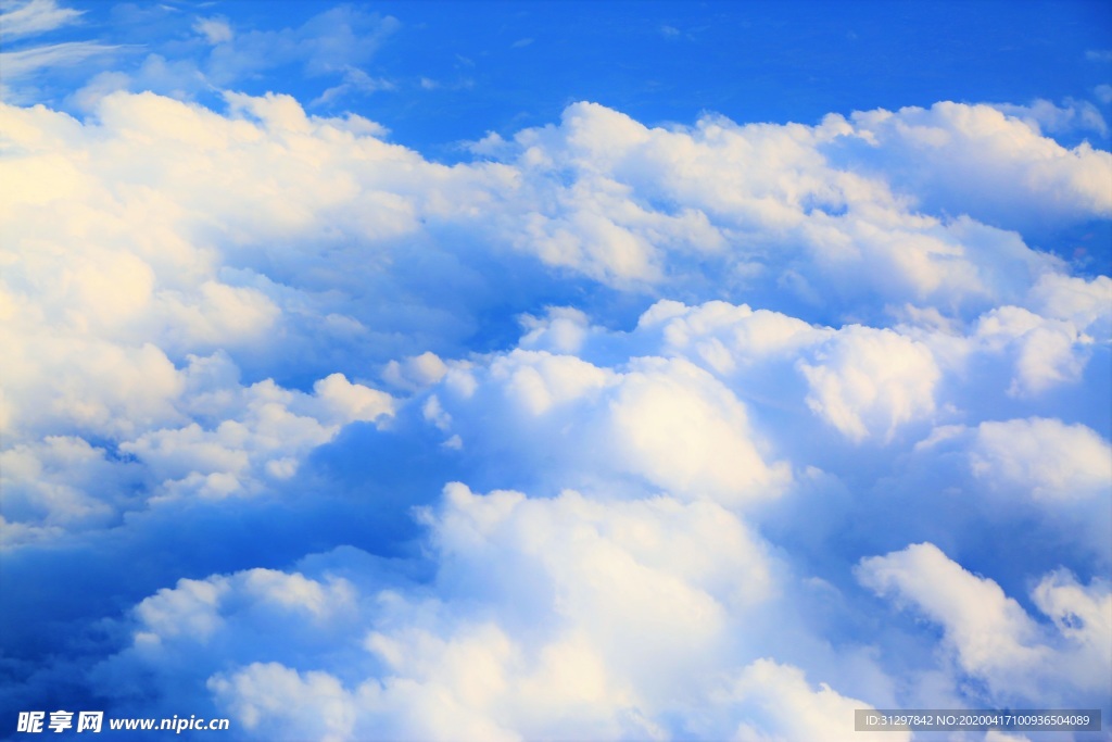 户外的蓝天白云