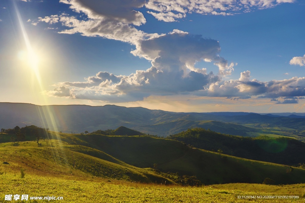 蓝天白云阳光明媚
