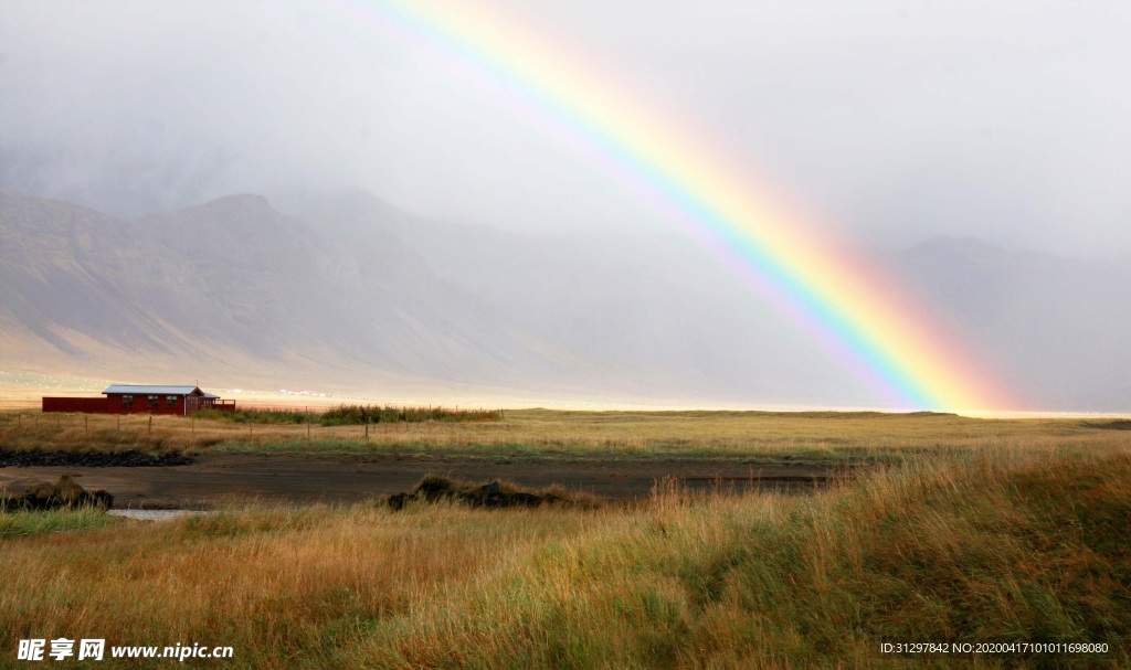 田野上的彩虹
