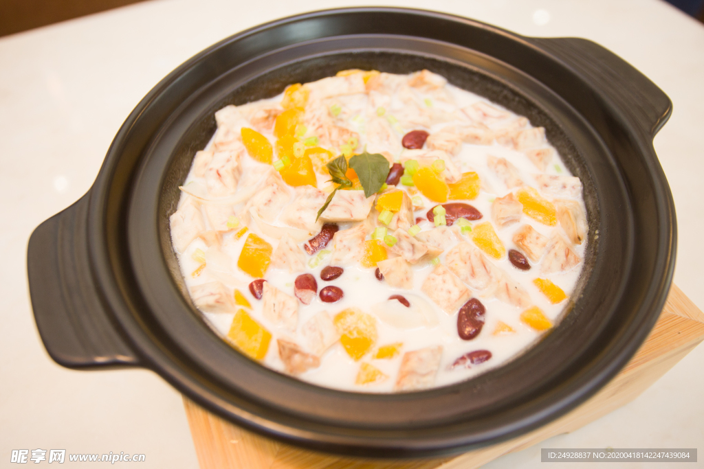 百合茨实香芋煲