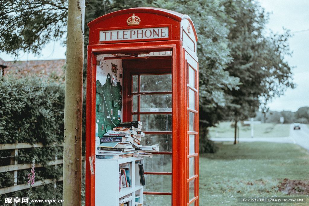 红色电话亭图片