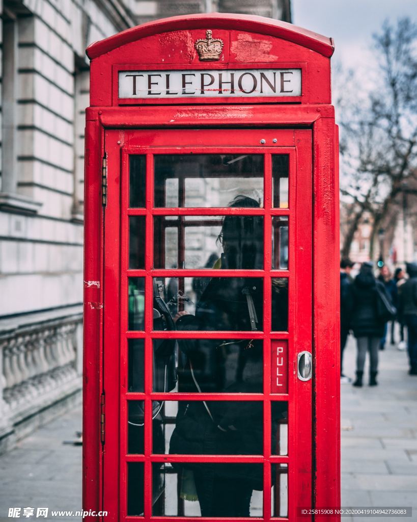 红色电话亭图片