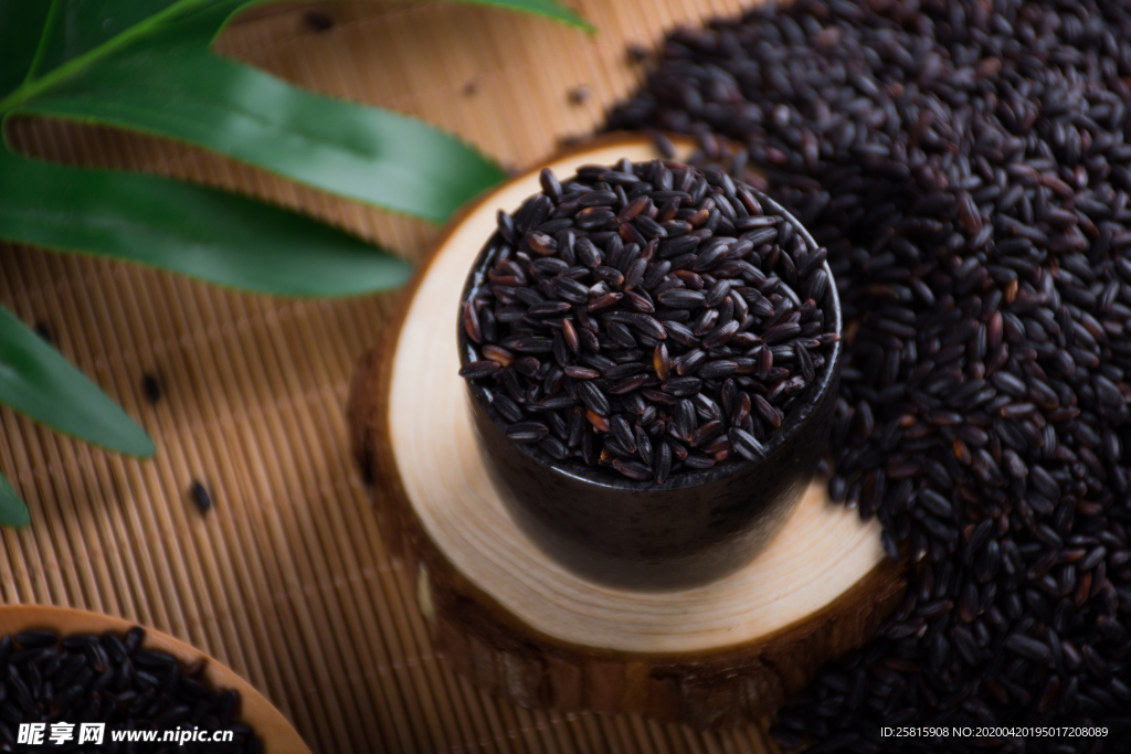 黑米五谷杂粮图片