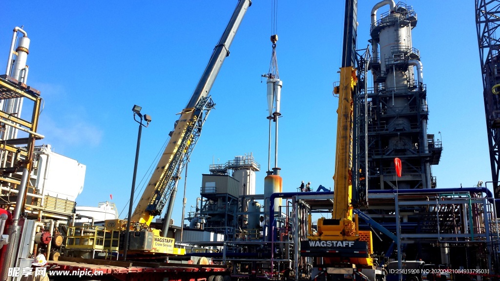 石油钻机平台管道图片