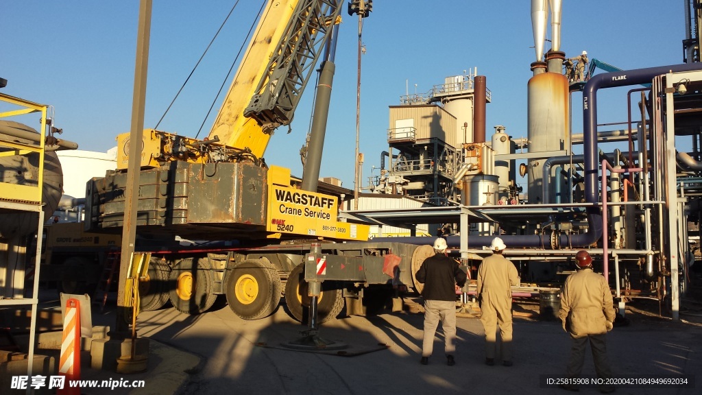 石油钻机平台管道图片