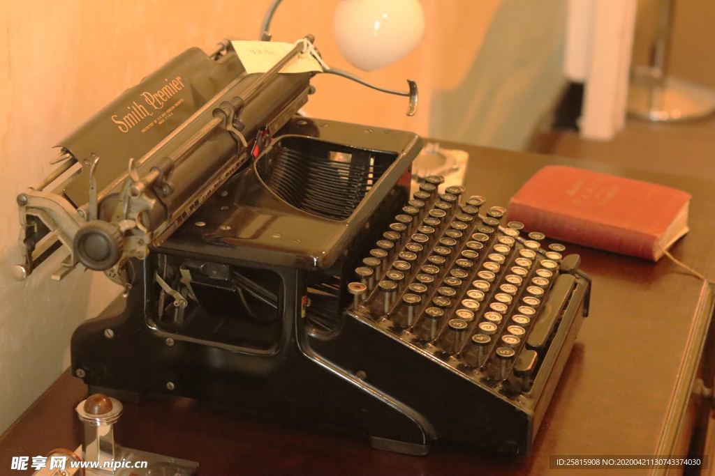 打字机特写图片