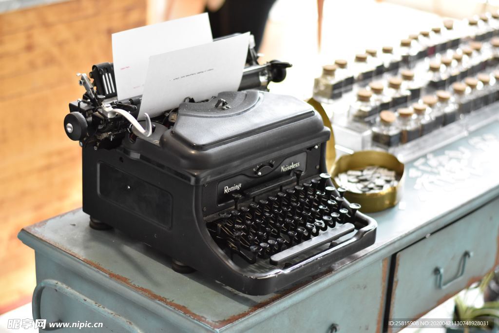 打字机特写图片