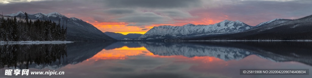 雪山湖泊美景图片