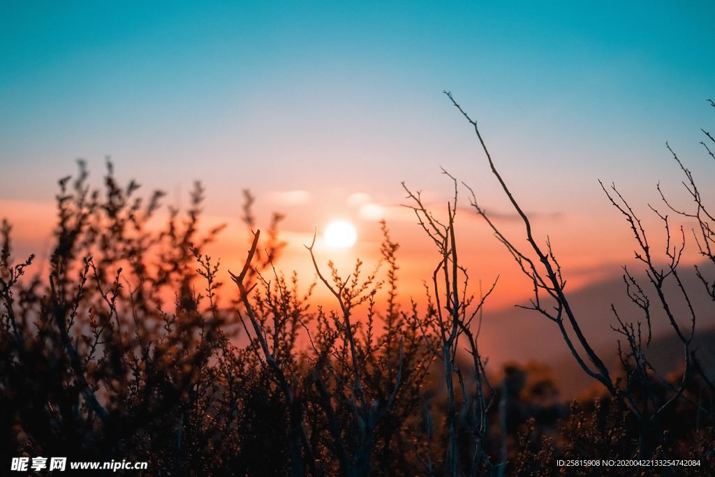 日出旭日云霞图片
