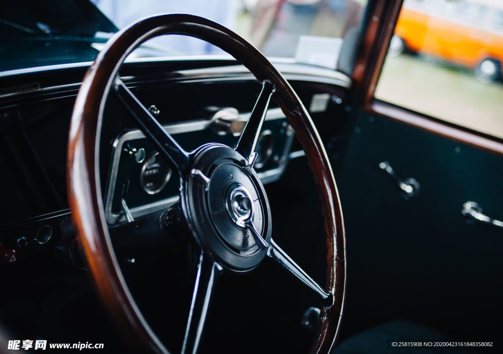 方向盘仪表盘高清图片