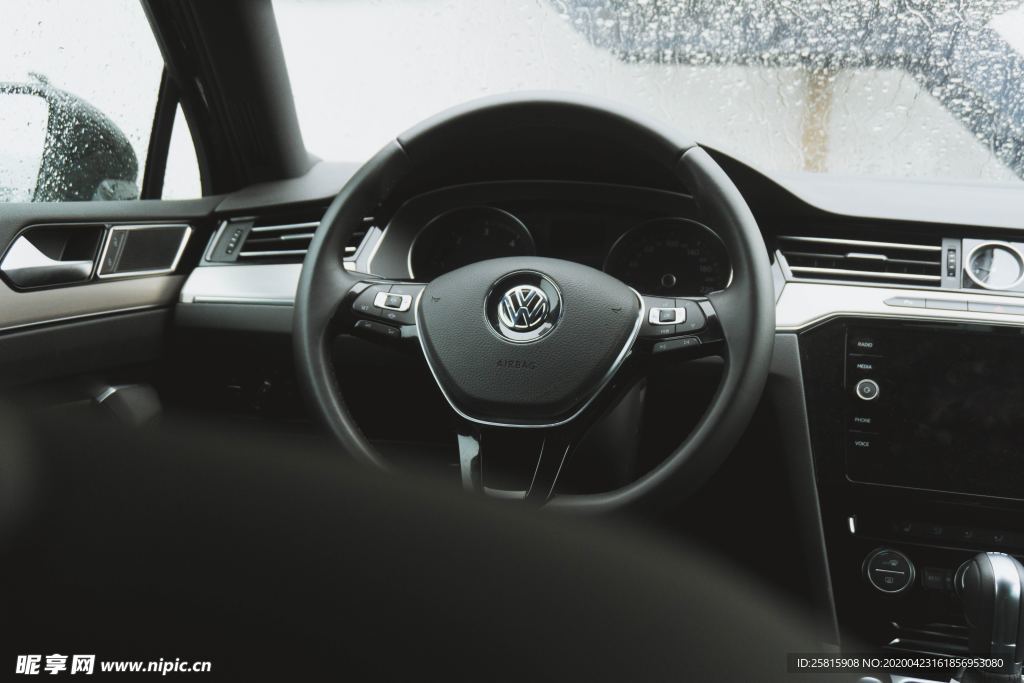 方向盘仪表盘高清图片