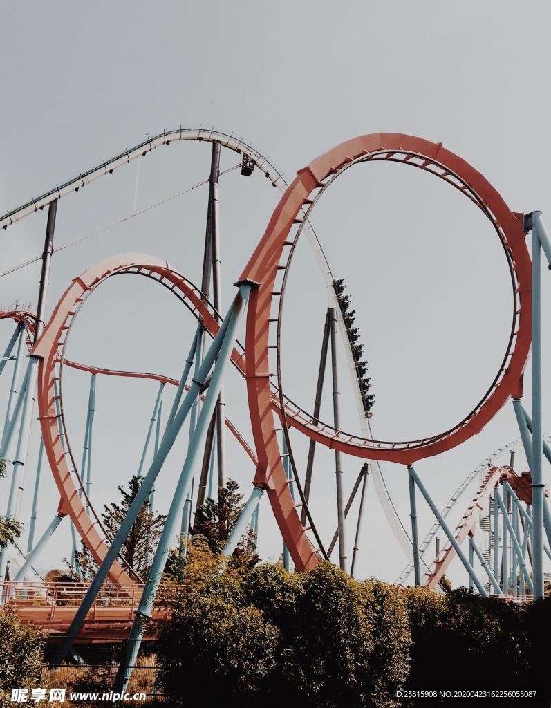 过山车惊险刺激图片