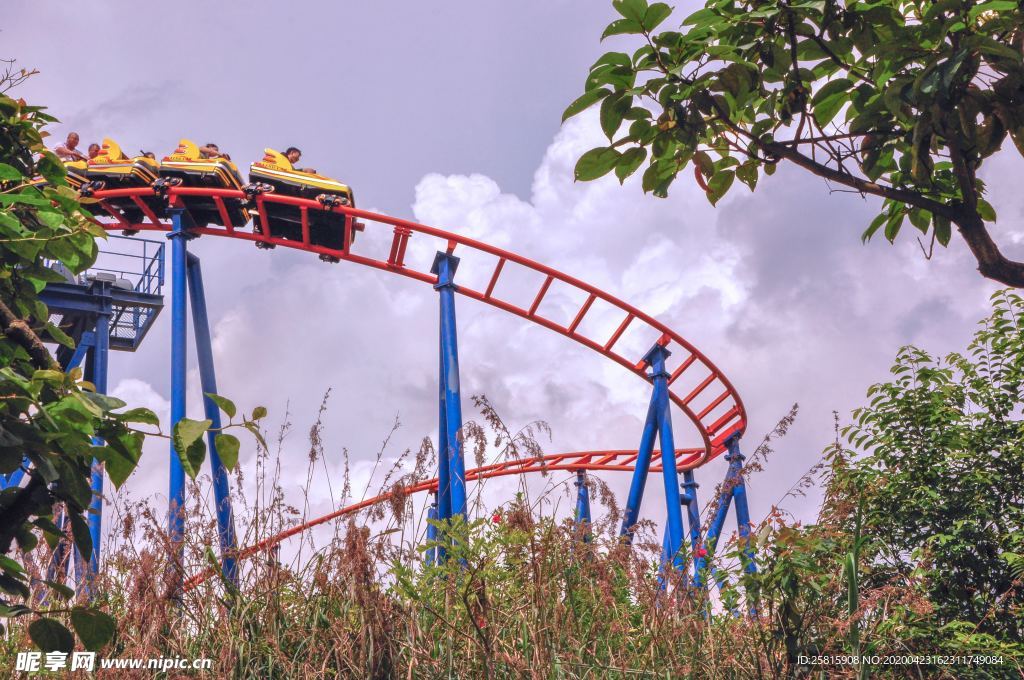 过山车惊险刺激图片