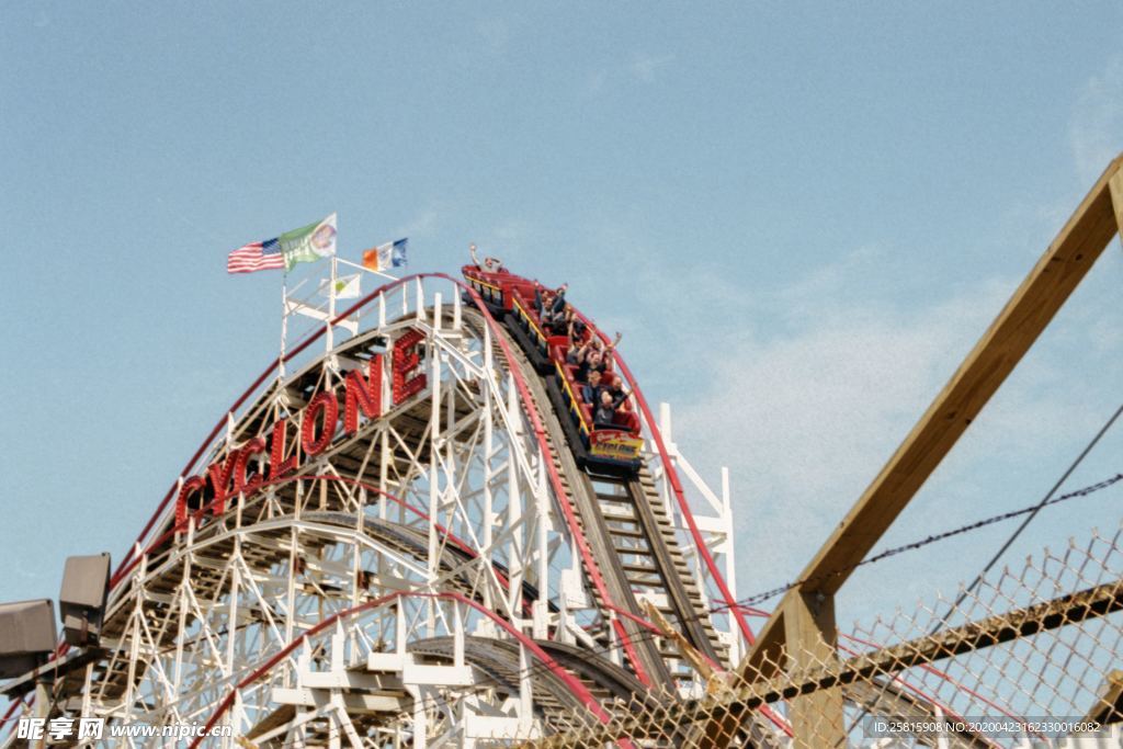 过山车惊险刺激图片