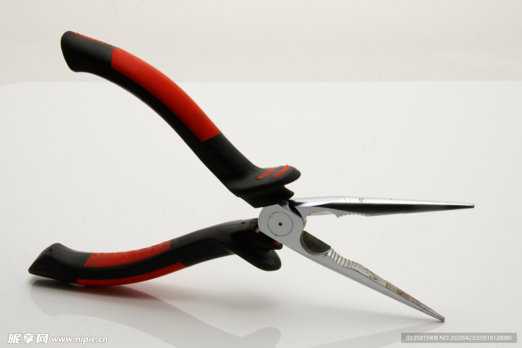 钳子五金工具图片