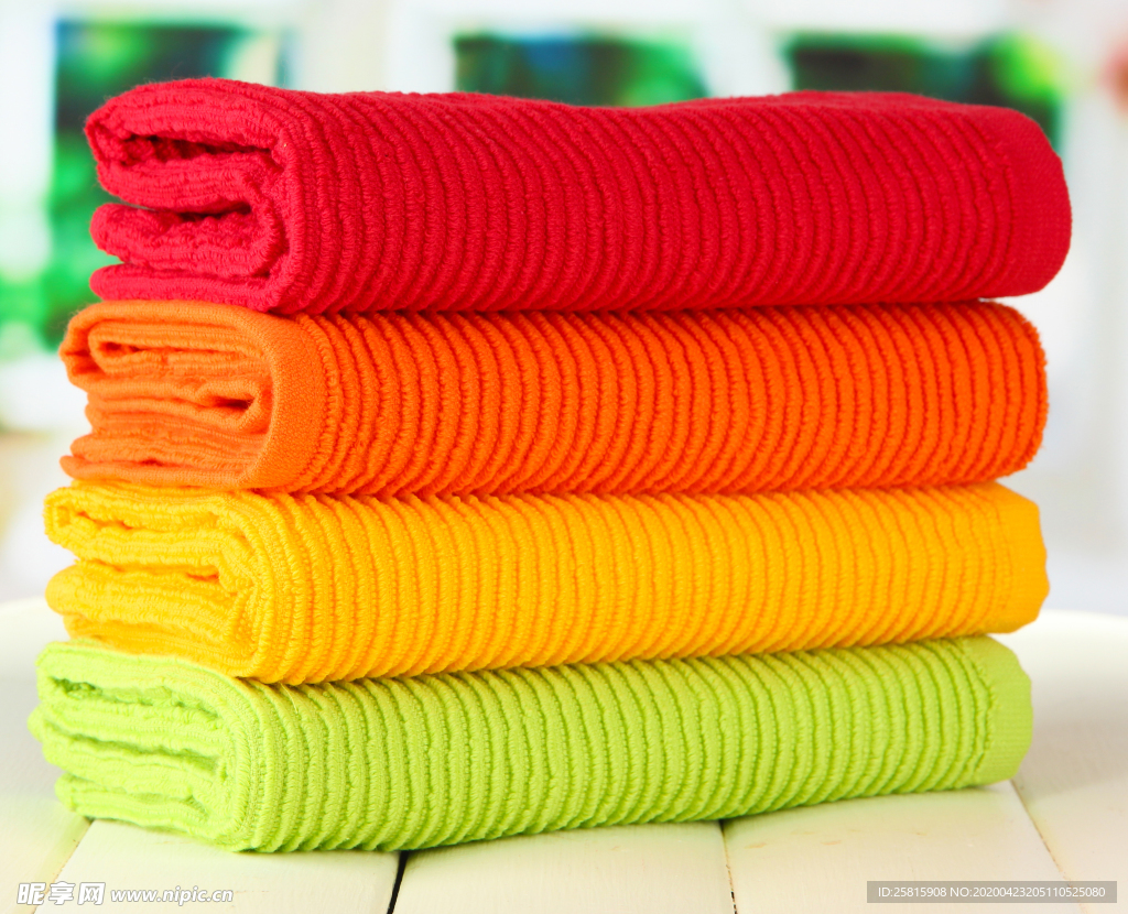 毛巾堆叠卷起图片