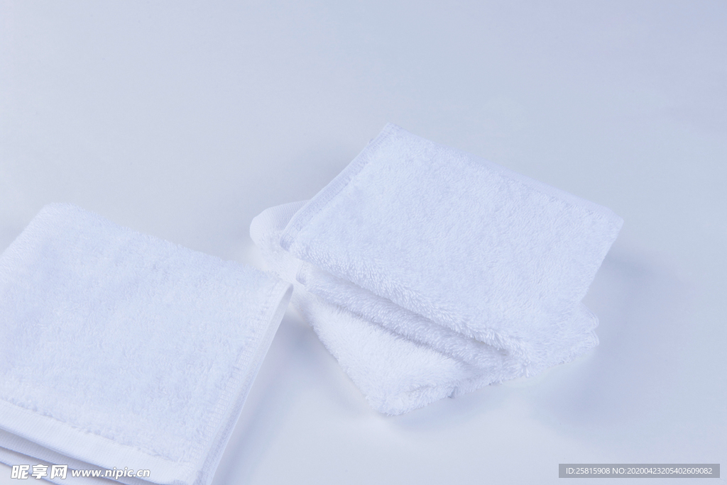 毛巾堆叠卷起图片