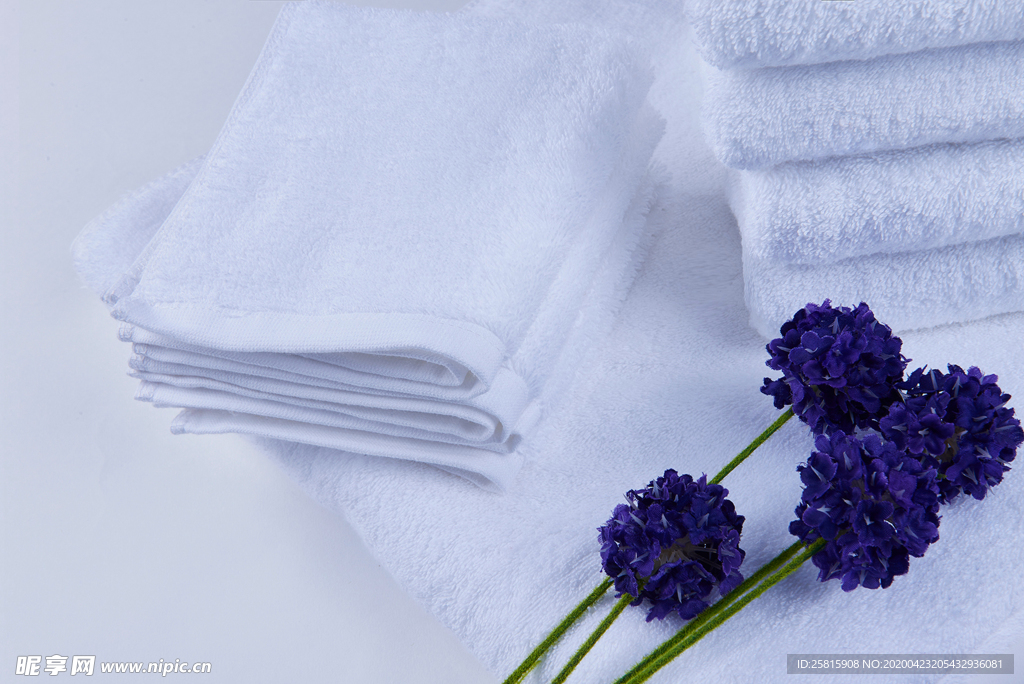 毛巾堆叠卷起图片