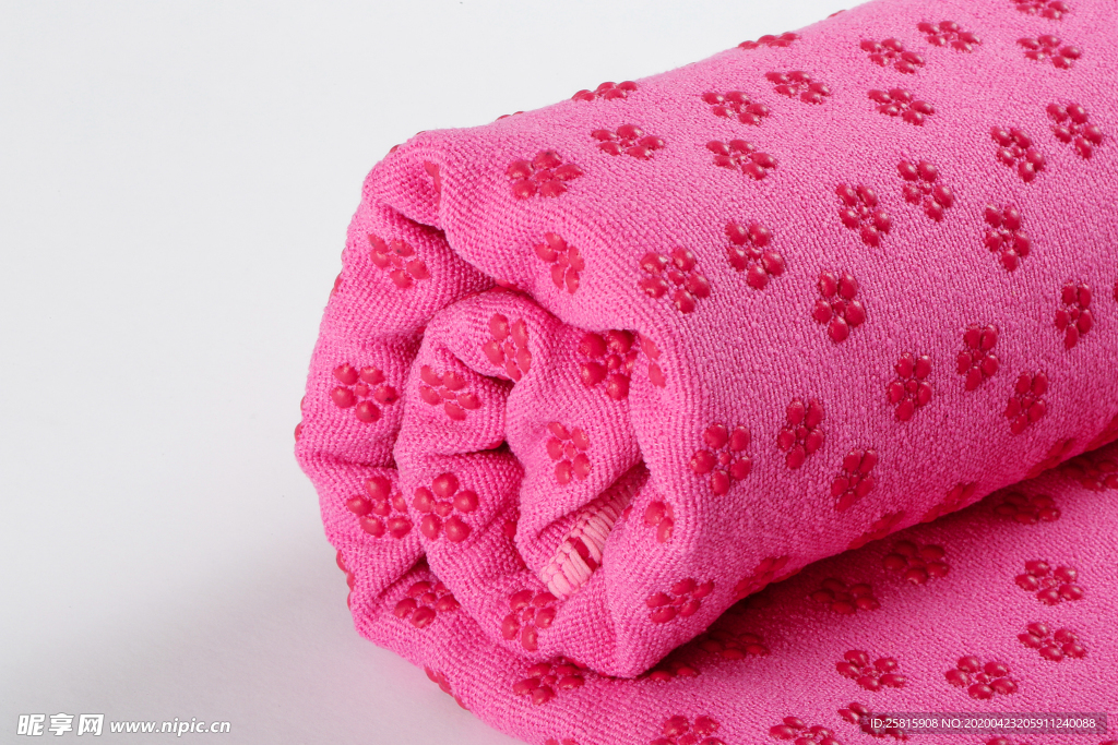 毛巾堆叠卷起图片