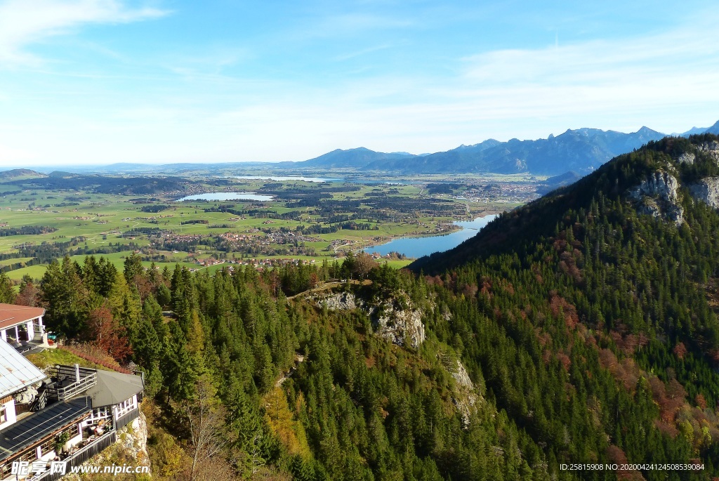 高山流水湖泊风景图片