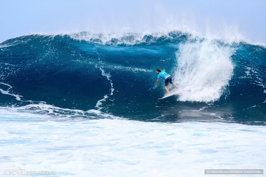 冲浪海上运动图片