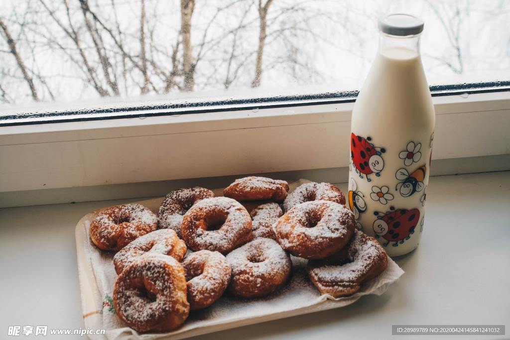 牛奶甜甜圈