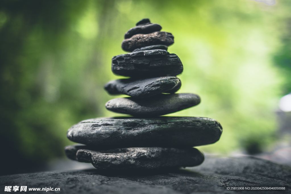 石头堆叠层叠图片