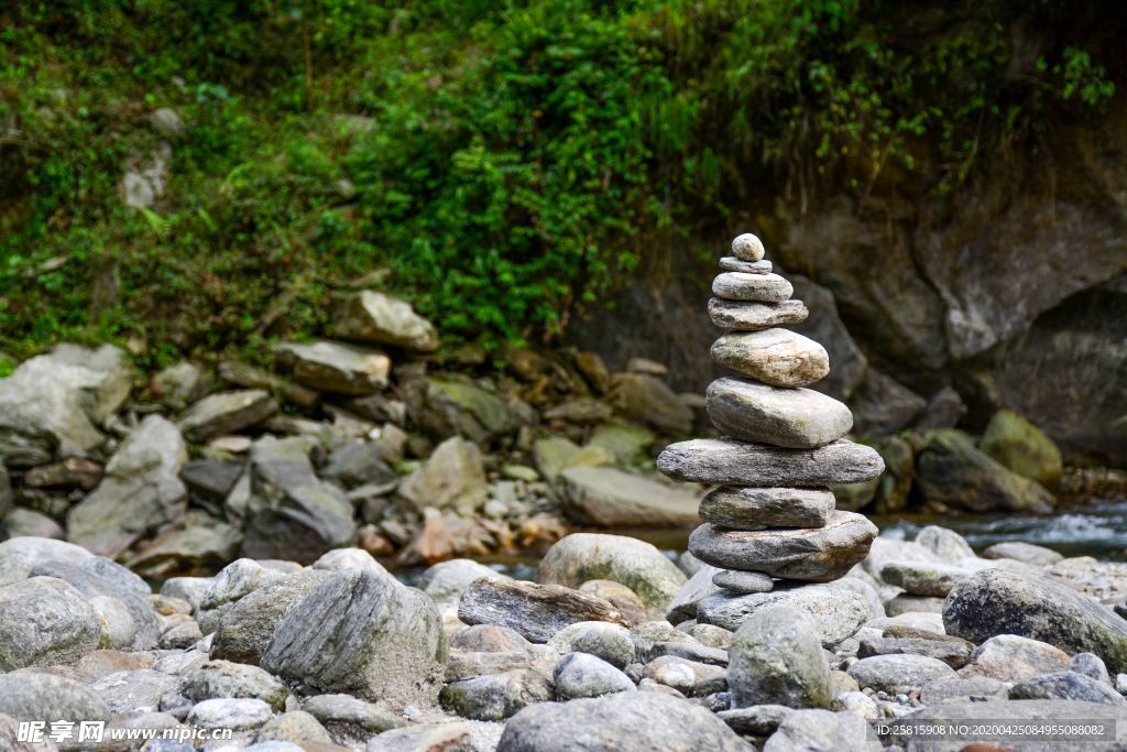 石头堆叠层叠图片