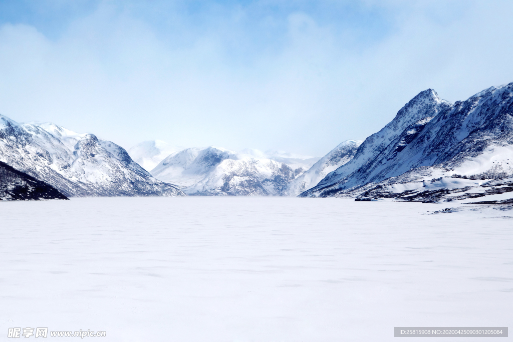 雪山山峰积雪图片